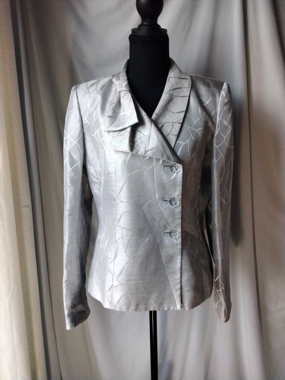Jones Wear Silver Leaf-Pattern Dress Jacket